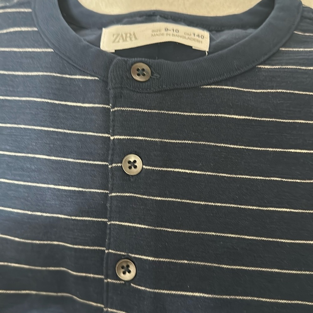 Short sleeve shirt size 9/10